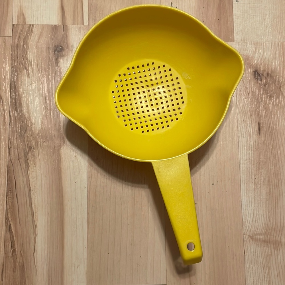 Vintage sunshine yellow Tupperware strainer